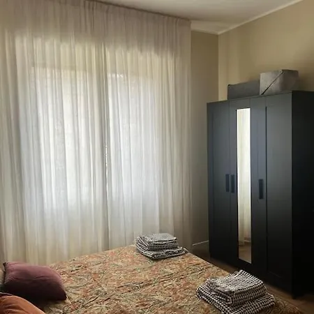 Nuovissimo Monolocale Con Cucina E Terrazzo شقة ميلان